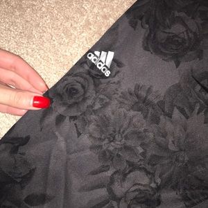 ADIDAS PATTERN CROP LEGGINGS SIZE SMALL
